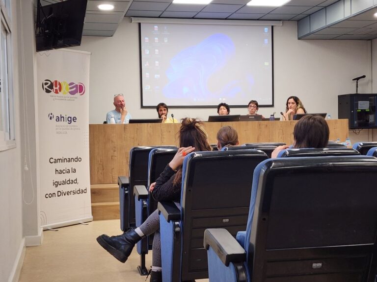 CRÓNICA DEL COLOQUIO «RESISTENCIAS FRENTE A LAS LGTBIQA+FOBIAS»